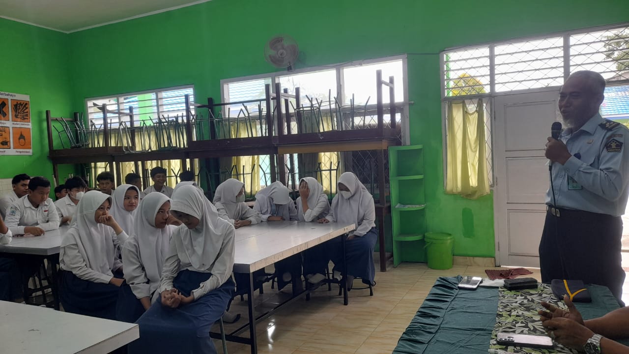 BPHN_Mengajar_Terus_Berlanjut_Kini_Sambangi_SMP_Negeri_09_Kota_Jambi_6.jpg