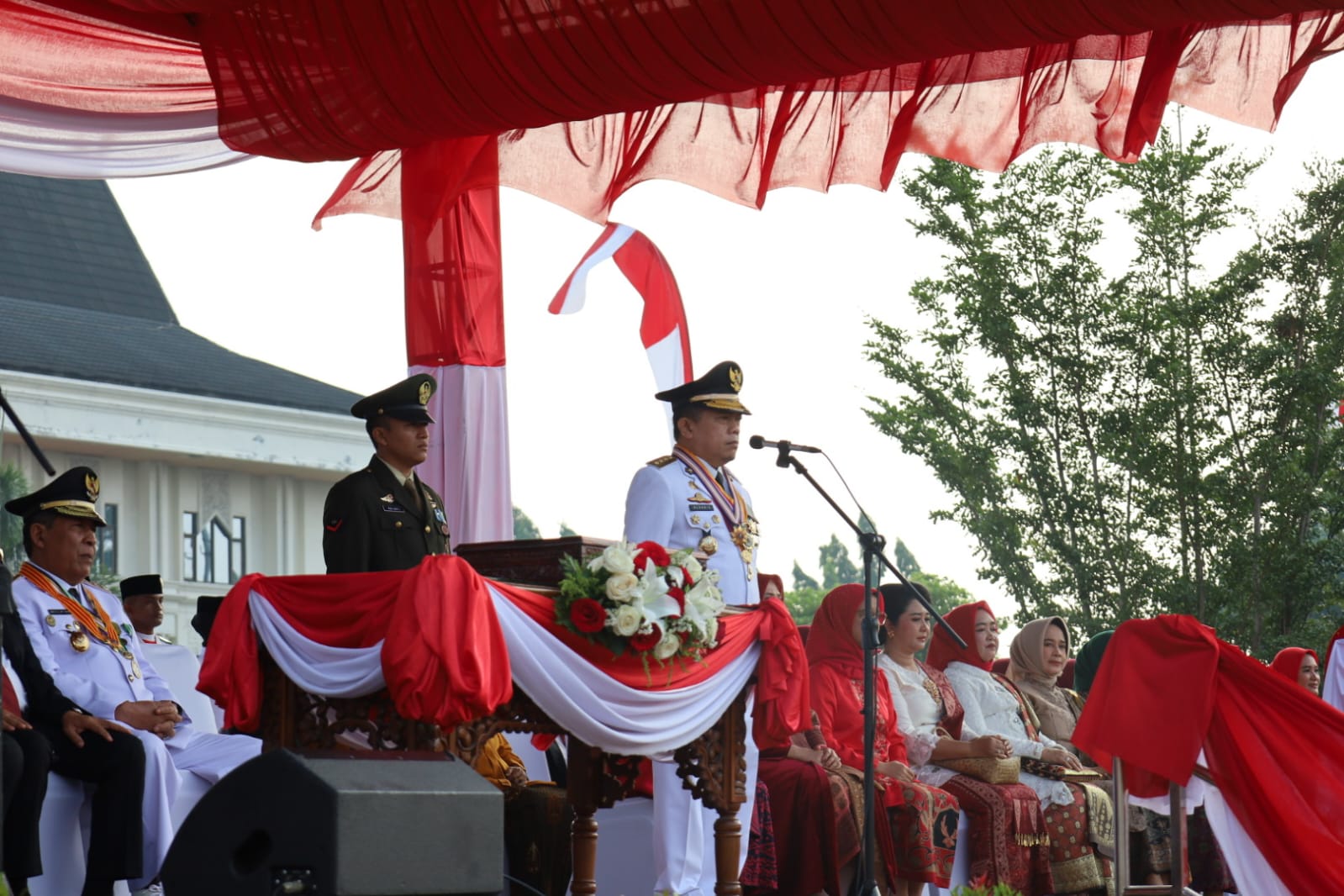 Bersama_Forkopimda_Provinsi_Jambi_Tholib_Hadiri_Upacara_HUT_ke-78_RI_2.jpg